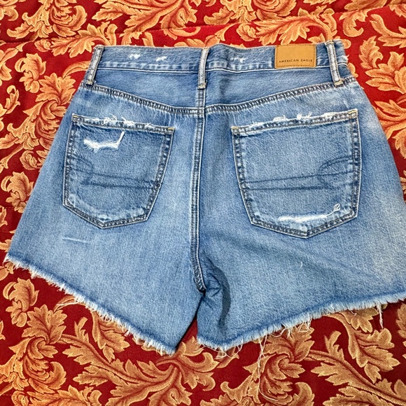 American Eagle Shorts Women's Size 0 Medium Blue Wash Distressed Hi-Rise Shortie - Picture 3 of 5
